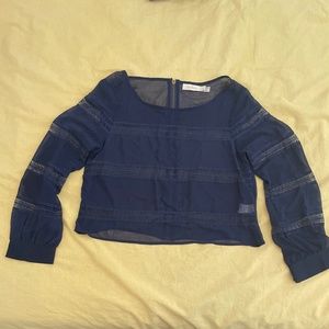 Navy sheet fabric blouse